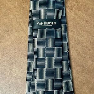 Van Heusen Men's Tie in Black and Silver Checkered Pattern